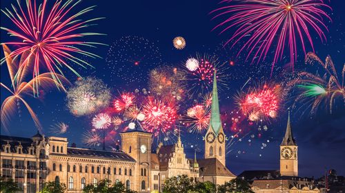 zurich_new-years-eve-party-fireworks-1200x800.png__2000x2000_q90_subsampling-2.png