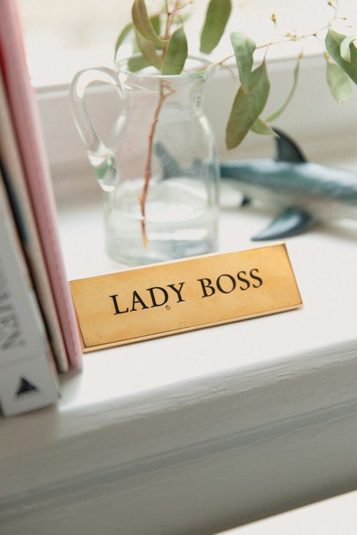 lady-boss-V0vccmEP02g.jpg
